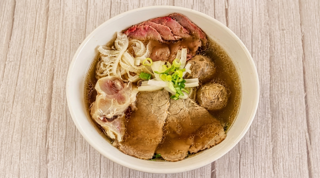 Combination Pho.
