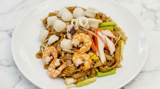 Seafood Stir Fry with Flat Noodle.